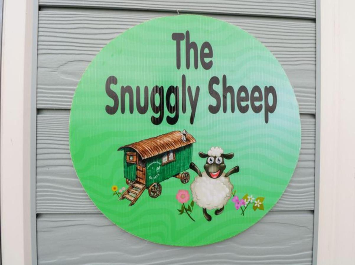 The Snuggly Sheep Shepherd Hut Farm Stay 밸리셰넌 외부 사진